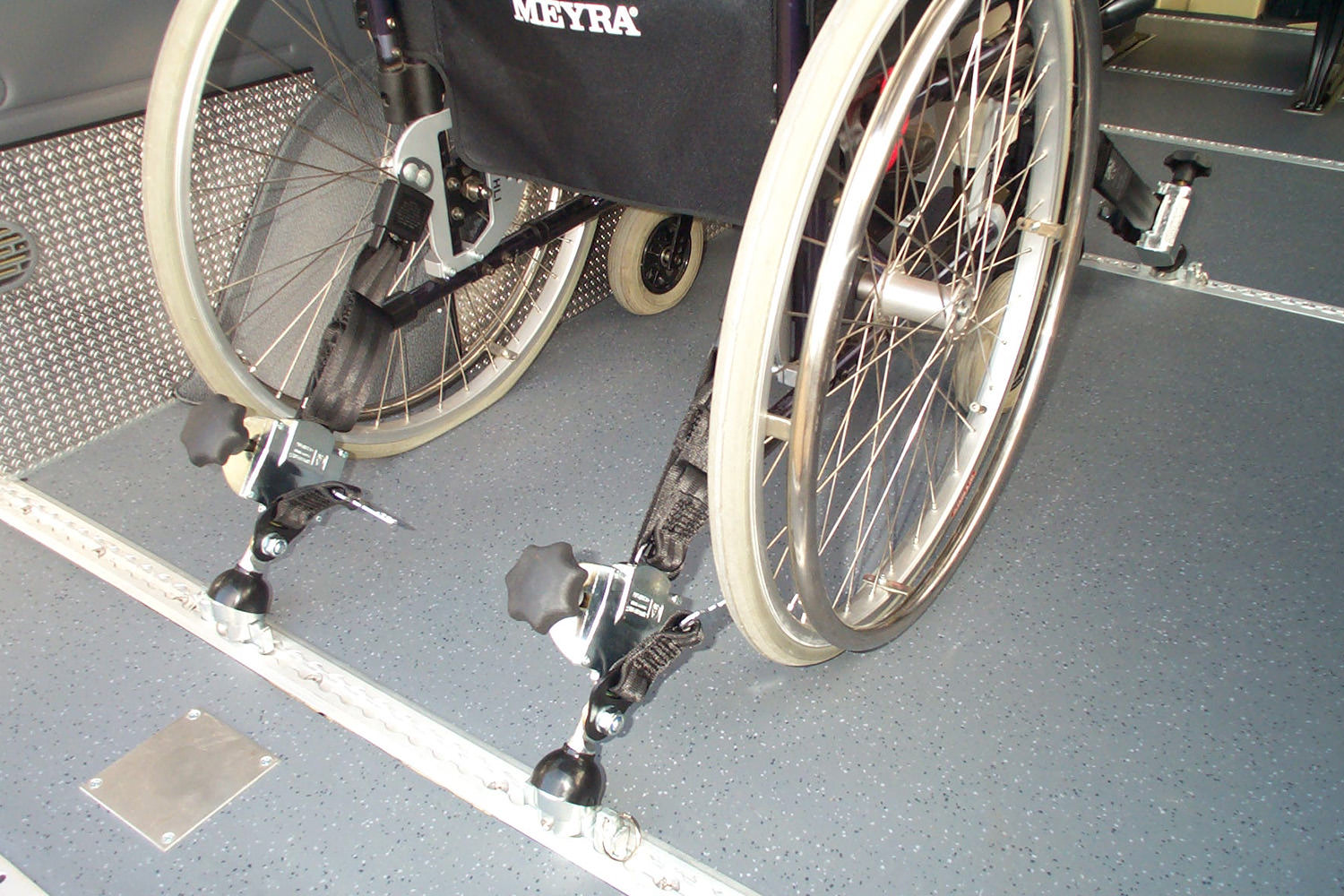 Systeme zur Rollstuhl-Fixierung